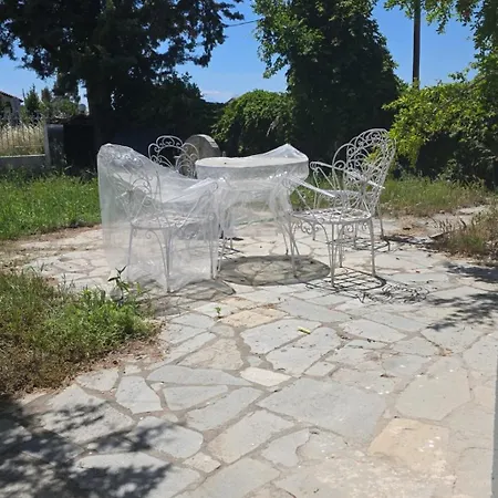 Small Budget For Vacation For Two Feriehus Néa Irákleia